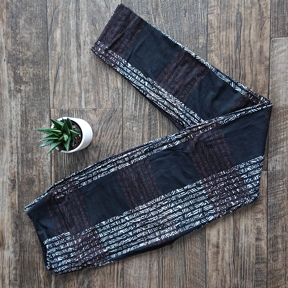 💥2/$20💥 Geometric Leggings - Picture 1 of 5